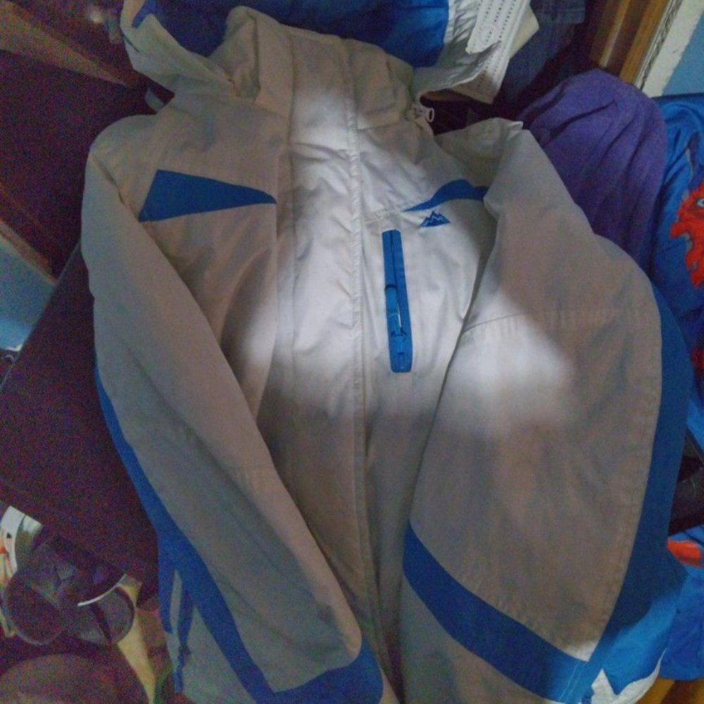 Snozu snowboarding jacket
